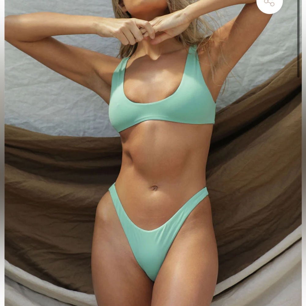 Toast scoop bikini top